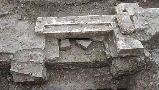 Elazığ'da kentsel dönüşüm kazılarında bulunan kilise gün yüzüne çıkıyor