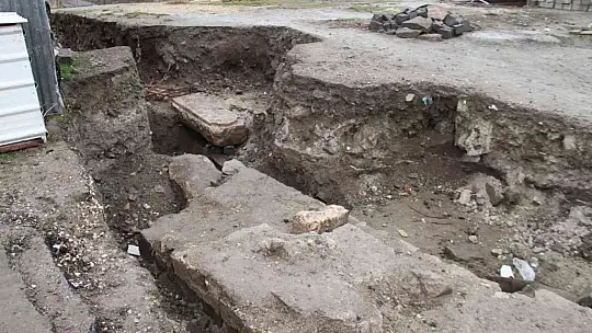 Elazığ'da kentsel dönüşüm kazılarında bulunan kilise gün yüzüne çıkıyor