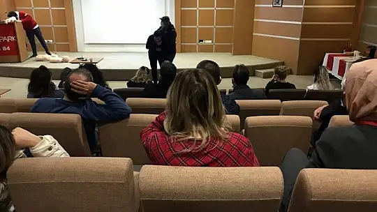 Elazığ'da Kızılay tarafından hastane çalışanlarına ilk yardım eğitimi verildi