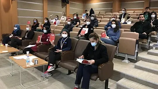 Elazığ'da Kızılay tarafından hastane çalışanlarına ilk yardım eğitimi verildi