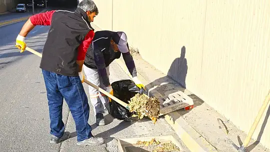 Elazığ'da menfez ve mazgallar temizleniyor