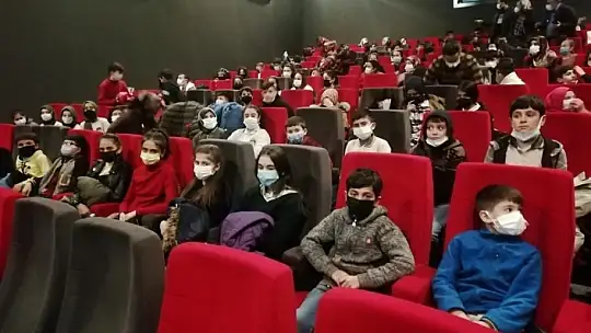 Elazığ'da öğrenciler 'Kesişme İyi ki Varsın Eren' filmini izledi