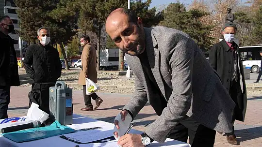 Elazığ'da öğretmenevi yapılması için imza kampanyası başlatıldı