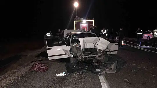 Elazığ'da otomobil tırın dorsesine çarptı: 2 ölü, 2 yaralı
