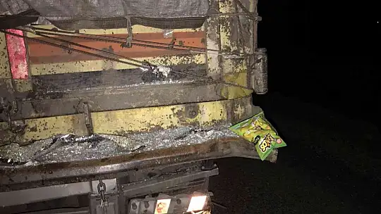 Elazığ'da otomobil tırın dorsesine çarptı: 2 ölü, 2 yaralı