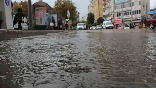 Elazığ'da sağanak yağış etkili oldu