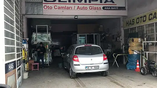 Elazığ'da soğuklar arttı, ustalar sürücülere kış bakımını hatırlattı