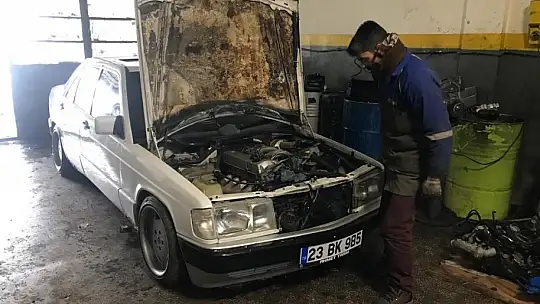 Elazığ'da soğuklar arttı, ustalar sürücülere kış bakımını hatırlattı