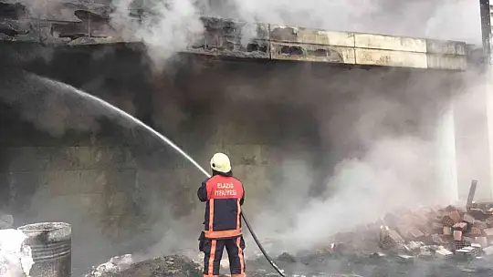 Elazığ'da stadyumdaki yangın söndürüldü