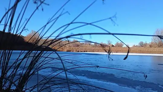 Elazığ'da Sülüklü Göl buz tuttu