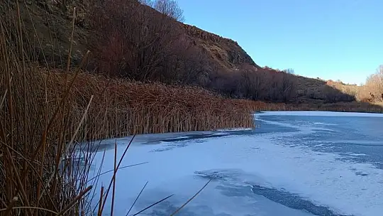 Elazığ'da Sülüklü Göl buz tuttu