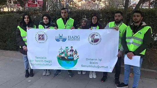 Elazığ'da temizlik görevlileri oturdu, öğrenciler caddeleri temizledi