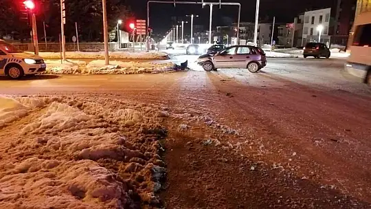 Elazığ'da trafik kazası: 2 yaralı