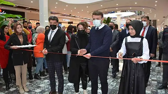 Elazığ'da üniversite öğrencilerinden nostaljik sergi