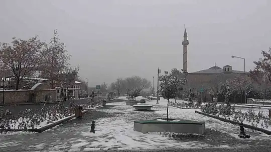 Elazığ'da yılın ilk karı yağdı