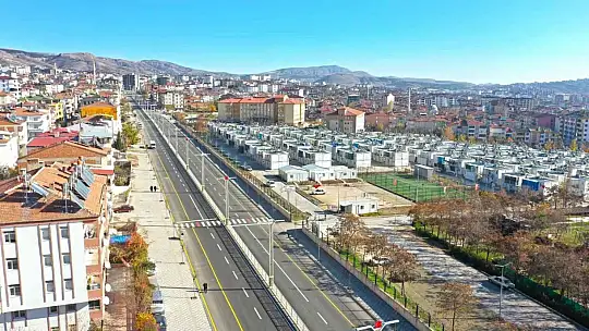 Elazığ'da yol genişletme çalışmaları sürüyor