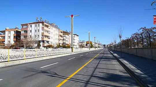 Elazığ'da yol genişletme çalışmaları sürüyor