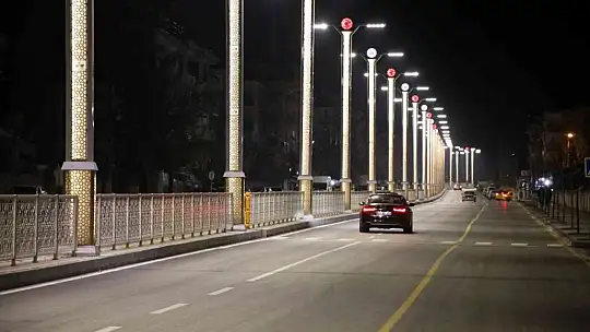 Elazığ'da yol genişletme çalışmaları sürüyor