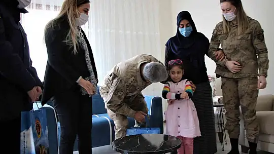 İl Jandarma Komutanı Albay Ali Yıldız, çağrıya kayıtsız kalmadı