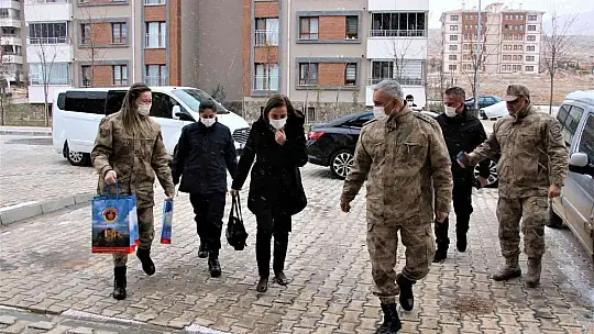 İl Jandarma Komutanı Albay Ali Yıldız, çağrıya kayıtsız kalmadı