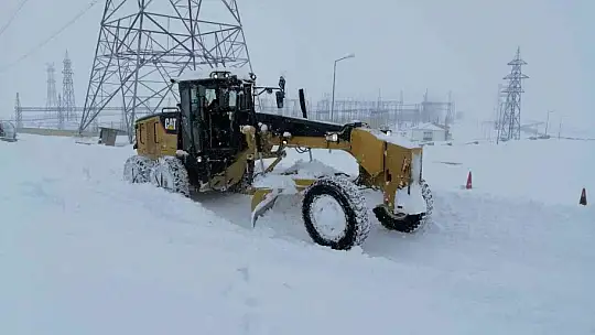 Elazığ'da kar seferberliği aralıksız sürüyor