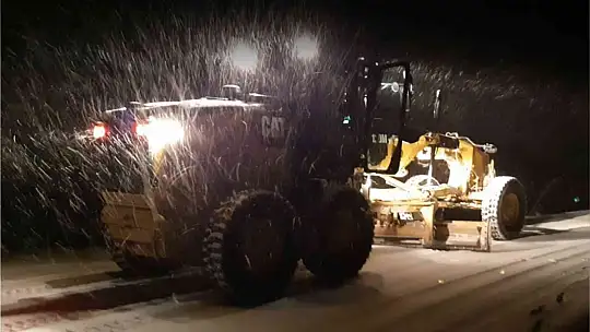 Elazığ'da kar seferberliği aralıksız sürüyor