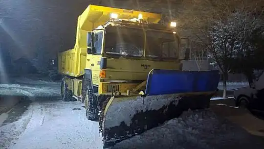 Elazığ'da kar seferberliği aralıksız sürüyor