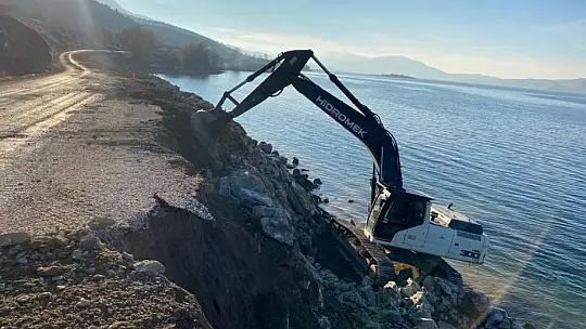 Elazığ İl Özel İdaresi ekipleri çalışmalarını sürdürüyor