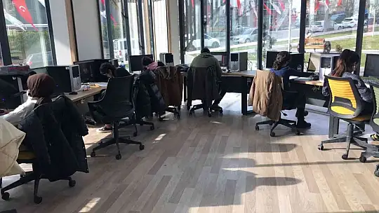 Dijital kütüphane 7'den 70'e her kesimden ilgi görüyor