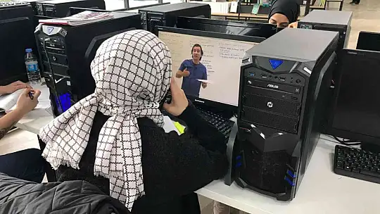 Dijital kütüphane 7'den 70'e her kesimden ilgi görüyor