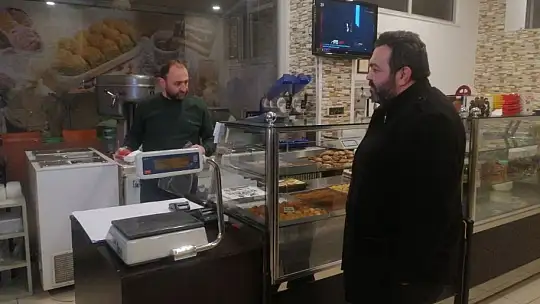 Elazığ'ın patentli lezzeti vişne dondurmasına kışın yoğun ilgi