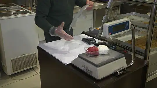 Elazığ'ın patentli lezzeti vişne dondurmasına kışın yoğun ilgi