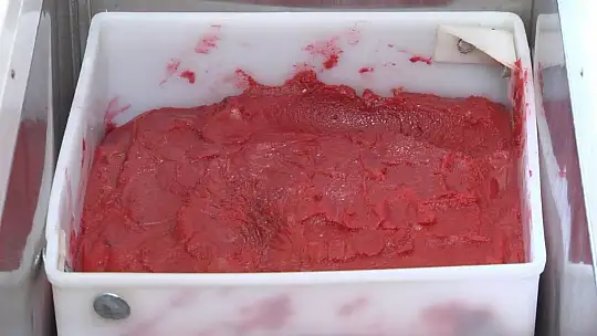 Elazığ'ın patentli lezzeti vişne dondurmasına kışın yoğun ilgi