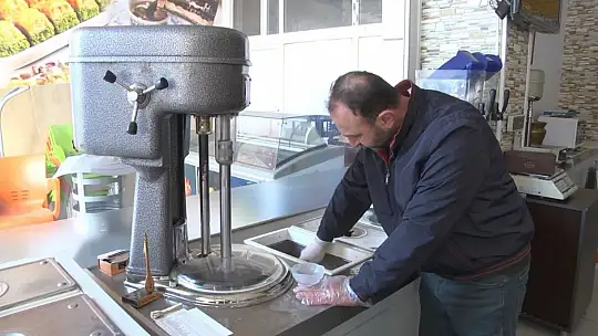 Elazığ'ın patentli lezzeti vişne dondurmasına kışın yoğun ilgi