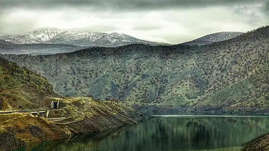 Elazığ-Tatvan arası tren yolculuğundan muhteşem kış manzaraları