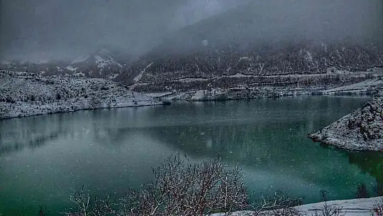 Elazığ-Tatvan arası tren yolculuğundan muhteşem kış manzaraları