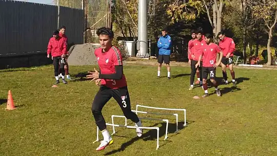 Elazığspor'da 3 futbolcu sarı kart sınırında