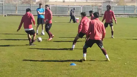 Elazığspor'da 3 futbolcu sarı kart sınırında