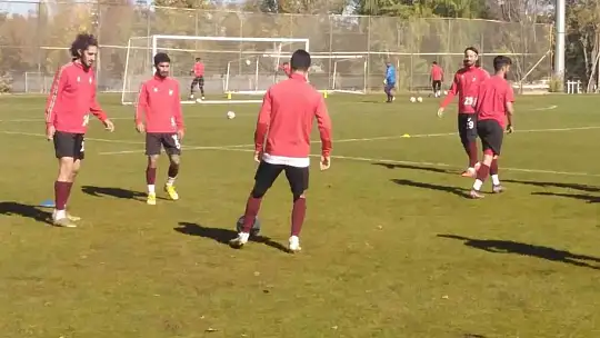 Elazığspor'da 3 futbolcu sarı kart sınırında