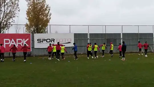 Elazığspor iki eksikle çalıştı