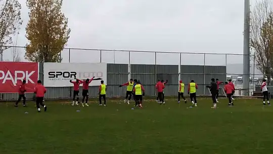 Elazığspor iki eksikle çalıştı