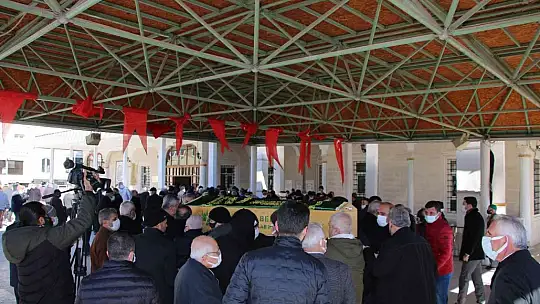 Elazığspor'un kurucularından İhsan Uğur son yolculuğuna uğurlandı