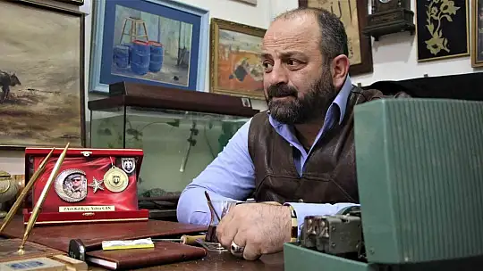 Emekli askerin hayran bırakan antika koleksiyonu
