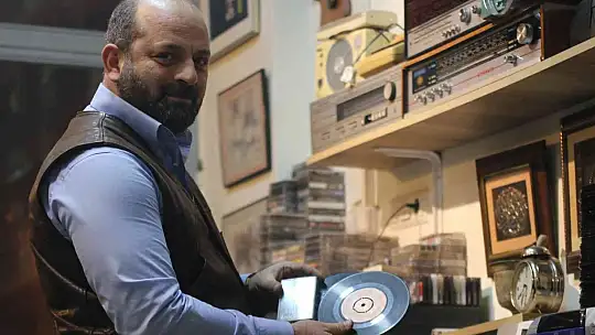 Emekli askerin hayran bırakan antika koleksiyonu