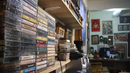 Emekli askerin hayran bırakan antika koleksiyonu