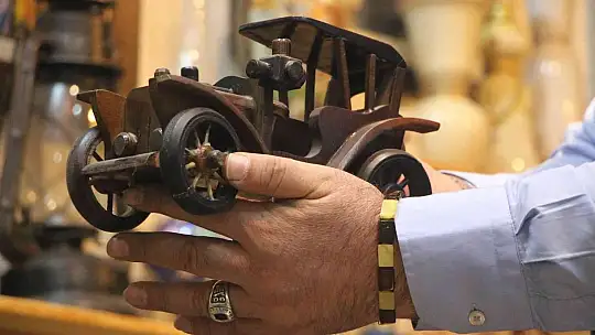 Emekli askerin hayran bırakan antika koleksiyonu