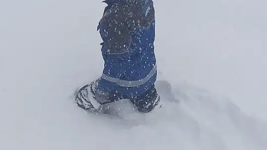 Enerji kahramanlarının karlı yollarda zorlu mücadelesi sürüyor