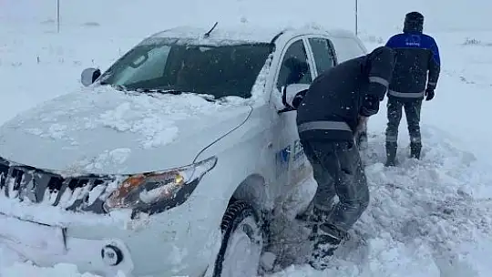 Enerji kahramanlarının karlı yollarda zorlu mücadelesi sürüyor