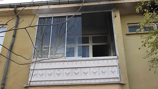Eski sevgilisinin evini benzin döküp ateşe verdi