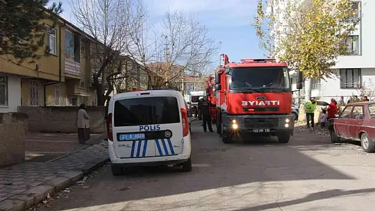 Eski sevgilisinin evini benzin döküp ateşe verdi